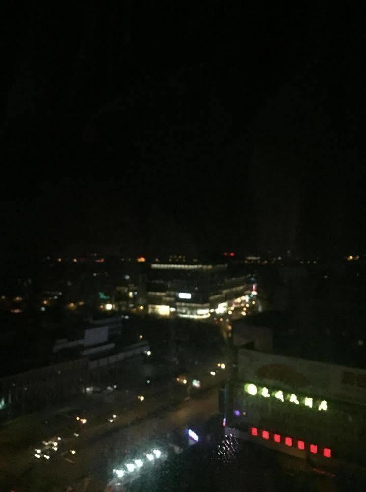 Jinan Yuquan Simpson Hotel Exteriér fotografie